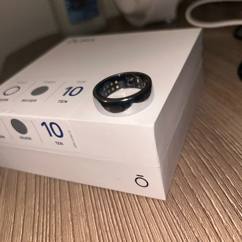 Oura 3rd Generation Horizon Silver Ring - Picture 5 of 5